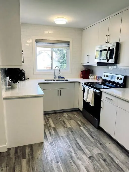 Walking Distance To St Boniface, Easy Parking Villa Winnipeg 0*,  Canada